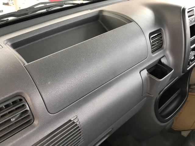 エアコン・パワステ スペシャル 4WD・エアコン・パワステ・5速MT・荷台三方開・ラバーマット・純正フロアマット&ドアバイザー・純正オーディオ・FMラジオ・ヘッドライトレベライザー・走行距離1万km台(13枚目)