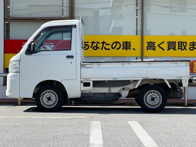 スペシャル　パートタイム４ＷＤ・フロア５速ＭＴ・エアコン・パワステ・ヘッドライトレベライザー・荷台三方開・ラバーフロアマット・社外オーディオ(28枚目)