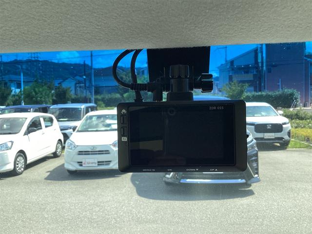 Ｎ－ＢＯＸカスタム Ｇ・Ｌパッケージ　ドライブレコーダー　ＥＴＣ　バックカメラ　両側スライド・片側電動　ナビ　オートライト　ＨＩＤ　スマートキー　アイドリングストップ　ベンチシート　ＣＶＴ　盗難防止システム　ＡＢＳ　ＥＳＣ　アルミホイール（10枚目）