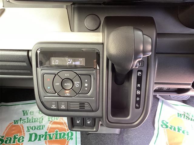 必ず使用するシフトレバー。確りと確認したいですね。