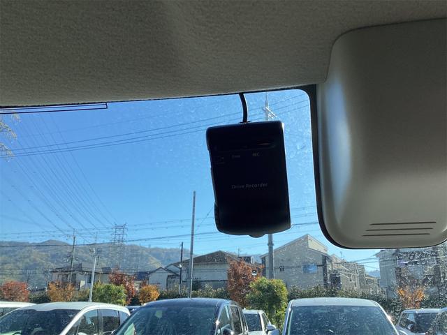 デイズルークス ハイウェイスター　ターボ　全周囲カメラ　両側電動スライドドア　衝突被害軽減システム　ＨＩＤ　スマートキー　アイドリングストップ　電動格納ミラー　ベンチシート　ＣＶＴ　盗難防止システム　ＡＢＳ　ＥＳＣ（13枚目）