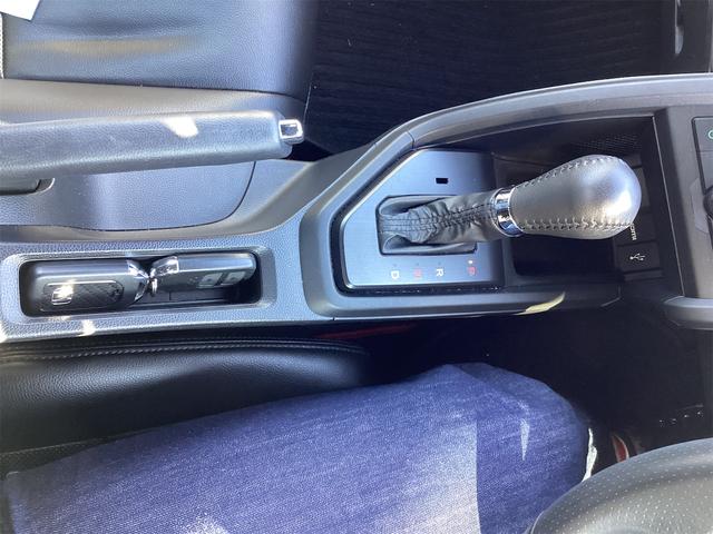 必ず使用するシフトレバー。確りと確認したいですね。