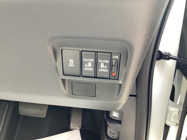 フリード エアー　ＥＸ　バックカメラ　クリアランスソナー　オートクルーズコントロール　レーンアシスト　衝突被害軽減システム　両側電動スライドドア　ＬＥＤヘッドランプ　スマートキー　電動格納ミラー　シートヒーター　３列シート（8枚目）