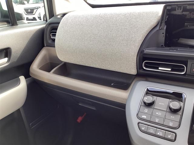 フリード エアー　ＥＸ　バックカメラ　クリアランスソナー　オートクルーズコントロール　レーンアシスト　衝突被害軽減システム　両側電動スライドドア　ＬＥＤヘッドランプ　スマートキー　電動格納ミラー　シートヒーター　３列シート（30枚目）