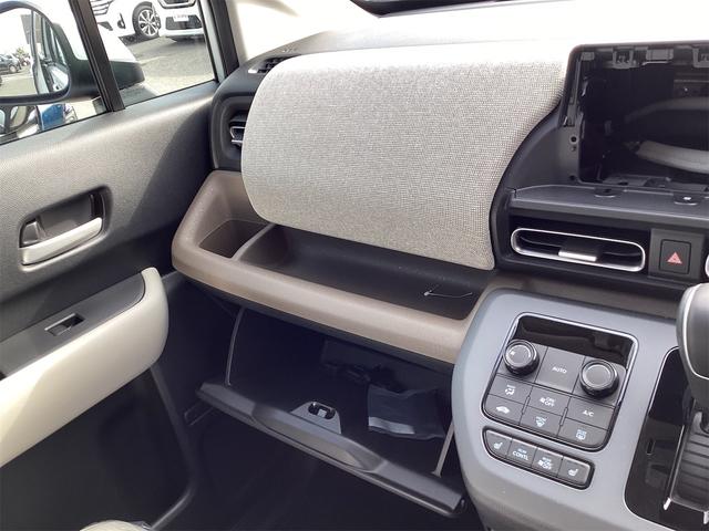 フリード エアー　ＥＸ　バックカメラ　クリアランスソナー　オートクルーズコントロール　レーンアシスト　衝突被害軽減システム　両側電動スライドドア　ＬＥＤヘッドランプ　スマートキー　電動格納ミラー　シートヒーター　３列シート（31枚目）