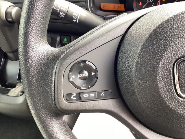 ハンドルにも目立つ傷や擦れは御座いません。目線を大きくそらすことなくボタンの操作を行うことができます。