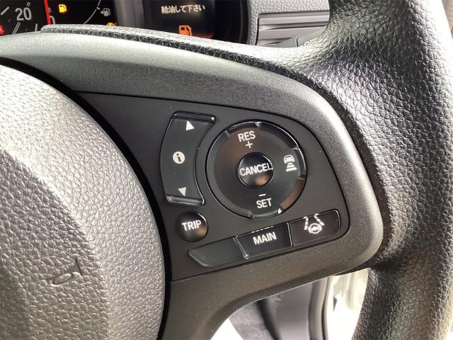 アクセルを踏まなくても設定した速度で走行可能なオートクルーズコントロールを装備しています！ロングドライブでも運転が楽になります。ブレーキやシフト操作でも解除可能です！
