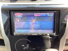 ＴＶ付きの車となっております。ドライブの合間の休憩中に気になる番組を見ることができます。 3