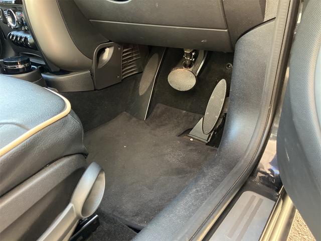 ＭＩＮＩ クーパー　クロスオーバー　社外ナビ　レザー調シートカバー　バックカメラ　盗難防止システム　キーレス　ボンネット、トランク部分のみ新品カッティングシート有り（25枚目）