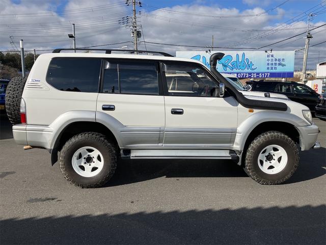 ランドクルーザープラド ＴＸリミテッド　４ＷＤ　８人乗り　前席レカロシート　リフトアップ　マッドテレーンタイヤ　ＥＴＣ　サンルーフ　ナビ　ＴＶ　キーレス　ＣＤ　ＵＳＢ　ミュージックプレイヤー接続可　Ｂｌｕｅｔｏｏｔｈ　後席モニター（15枚目）