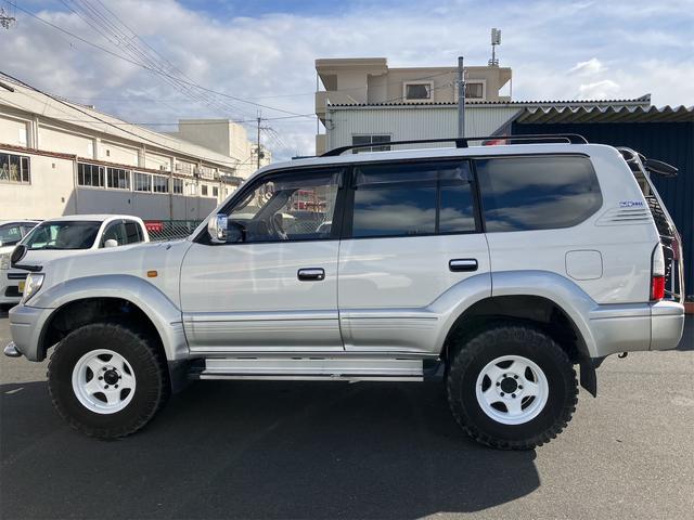 ランドクルーザープラド ＴＸリミテッド　４ＷＤ　８人乗り　前席レカロシート　リフトアップ　マッドテレーンタイヤ　ＥＴＣ　サンルーフ　ナビ　ＴＶ　キーレス　ＣＤ　ＵＳＢ　ミュージックプレイヤー接続可　Ｂｌｕｅｔｏｏｔｈ　後席モニター（19枚目）