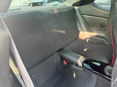 買い取りさせていただいたお車なので、余計な経費がかかってないので、お求めやすい価格です。 4