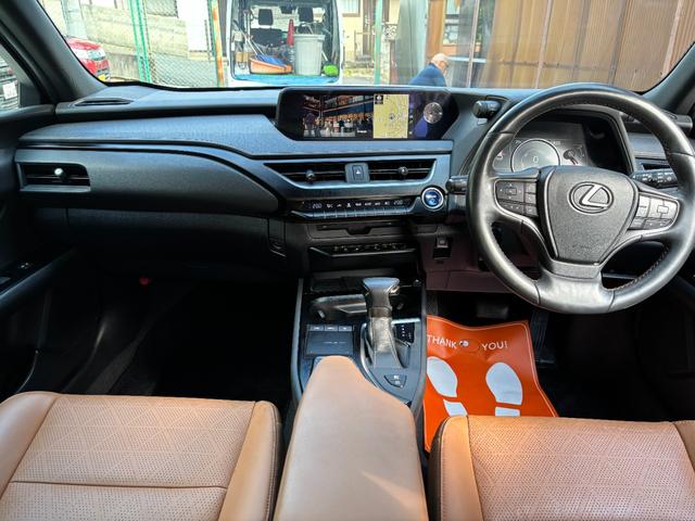 ＵＸ ＵＸ２５０ｈ　バージョンＬ　１オーナー　ユーザー買取車両　１年保証　フルセグＴＶ　全方位モニター　Ｂｌｕｅｔｏｏｔｈ　ＥＴＣ　法定整備付き　本革シート　ドラレコ（18枚目）