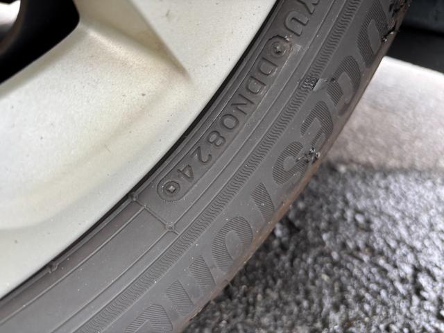 アクア S 1年保証 AUX 1オーナー リア修復 スマートキー プッシュスタート ETC 2024年製タイヤ マルチインフォメーションディスプレイ(4.2インチカラーTFT液晶)(33枚目)