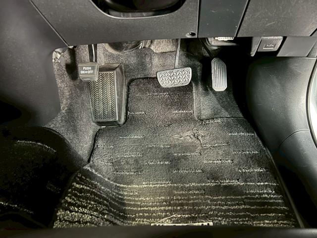 ウィッシュ Ｘ　エアロスポーツパッケージ　車検８年１１月　４ＷＤ　キーレス　ナビ　シートカバー　ＡＷ　フォグランプ　４ＡＴ（13枚目）