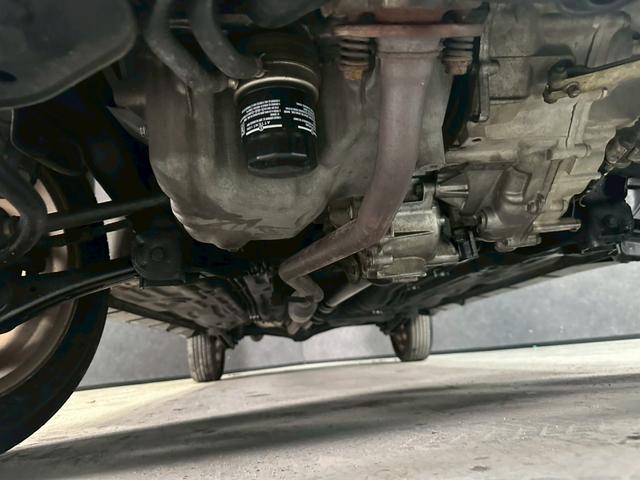 Ｋｅｉワークス ベースグレード　車検９年１０月　ターボ　４ＷＤ　５ＭＴ　マニュアルギヤシフト　キーレス　ナビ　ＡＢＳ　ＳＲＳエアバッグ　パワステ　パワーウィンドウ　レカロシート　社外ステアリング　ローダウン　アルミホイール（12枚目）