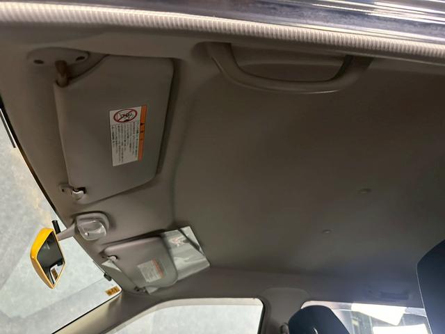 Ｋｅｉワークス ベースグレード　車検９年１０月　ターボ　４ＷＤ　５ＭＴ　マニュアルギヤシフト　キーレス　ナビ　ＡＢＳ　ＳＲＳエアバッグ　パワステ　パワーウィンドウ　レカロシート　社外ステアリング　ローダウン　アルミホイール（17枚目）