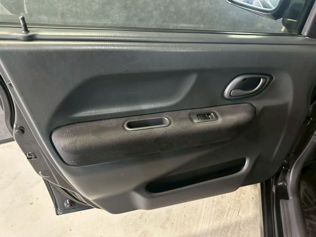 Ｋｅｉワークス ベースグレード　車検９年１０月　ターボ　４ＷＤ　５ＭＴ　マニュアルギヤシフト　キーレス　ナビ　ＡＢＳ　ＳＲＳエアバッグ　パワステ　パワーウィンドウ　レカロシート　社外ステアリング　ローダウン　アルミホイール（22枚目）