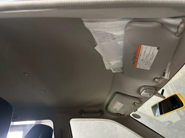 Ｋｅｉワークス ベースグレード　車検９年１０月　ターボ　４ＷＤ　５ＭＴ　マニュアルギヤシフト　キーレス　ナビ　ＡＢＳ　ＳＲＳエアバッグ　パワステ　パワーウィンドウ　レカロシート　社外ステアリング　ローダウン　アルミホイール（25枚目）