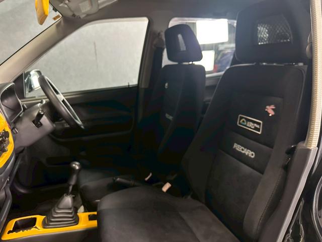 Ｋｅｉワークス ベースグレード　車検９年１０月　ターボ　４ＷＤ　５ＭＴ　マニュアルギヤシフト　キーレス　ナビ　ＡＢＳ　ＳＲＳエアバッグ　パワステ　パワーウィンドウ　レカロシート　社外ステアリング　ローダウン　アルミホイール（32枚目）