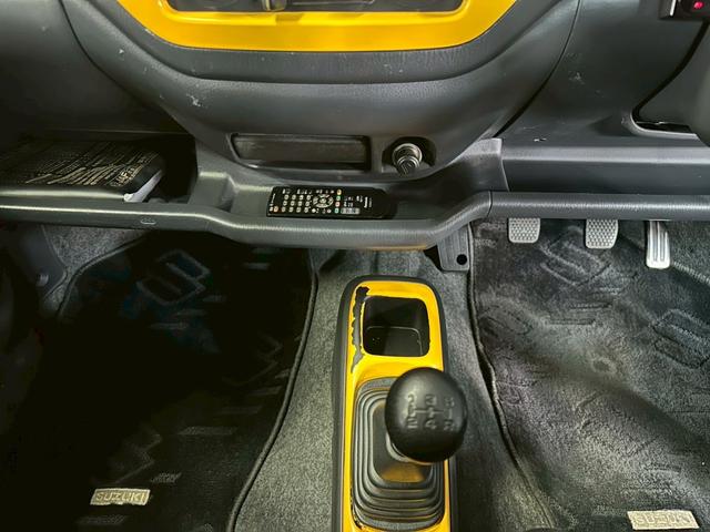 Ｋｅｉワークス ベースグレード　車検９年１０月　ターボ　４ＷＤ　５ＭＴ　マニュアルギヤシフト　キーレス　ナビ　ＡＢＳ　ＳＲＳエアバッグ　パワステ　パワーウィンドウ　レカロシート　社外ステアリング　ローダウン　アルミホイール（33枚目）