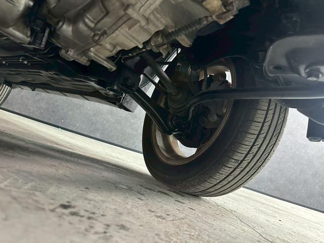 Ｋｅｉワークス ベースグレード　車検９年１０月　ターボ　４ＷＤ　５ＭＴ　マニュアルギヤシフト　キーレス　ナビ　ＡＢＳ　ＳＲＳエアバッグ　パワステ　パワーウィンドウ　レカロシート　社外ステアリング　ローダウン　アルミホイール（37枚目）