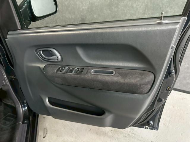 Ｋｅｉワークス ベースグレード　車検９年１０月　ターボ　４ＷＤ　５ＭＴ　マニュアルギヤシフト　キーレス　ナビ　ＡＢＳ　ＳＲＳエアバッグ　パワステ　パワーウィンドウ　レカロシート　社外ステアリング　ローダウン　アルミホイール（40枚目）