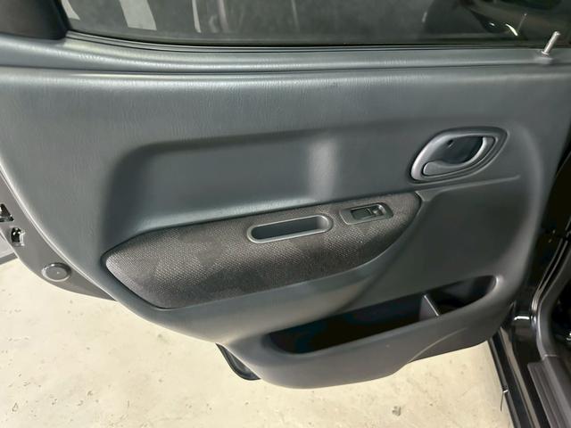 Ｋｅｉワークス ベースグレード　車検９年１０月　ターボ　４ＷＤ　５ＭＴ　マニュアルギヤシフト　キーレス　ナビ　ＡＢＳ　ＳＲＳエアバッグ　パワステ　パワーウィンドウ　レカロシート　社外ステアリング　ローダウン　アルミホイール（46枚目）