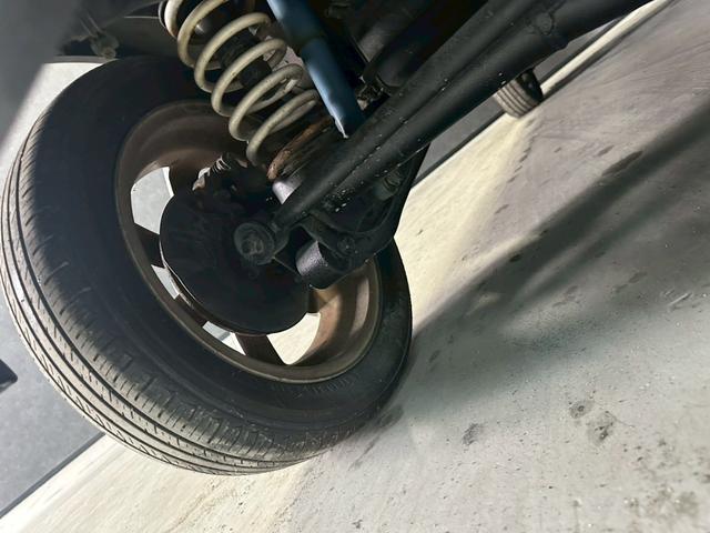 Ｋｅｉワークス ベースグレード　車検９年１０月　ターボ　４ＷＤ　５ＭＴ　マニュアルギヤシフト　キーレス　ナビ　ＡＢＳ　ＳＲＳエアバッグ　パワステ　パワーウィンドウ　レカロシート　社外ステアリング　ローダウン　アルミホイール（47枚目）