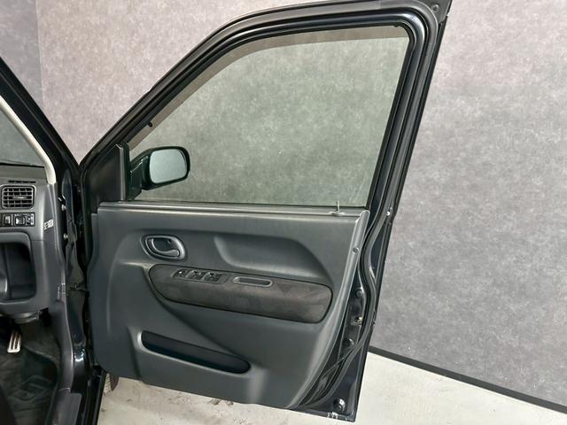 Ｋｅｉワークス ベースグレード　車検９年１０月　ターボ　４ＷＤ　５ＭＴ　マニュアルギヤシフト　キーレス　ナビ　ＡＢＳ　ＳＲＳエアバッグ　パワステ　パワーウィンドウ　レカロシート　社外ステアリング　ローダウン　アルミホイール（59枚目）