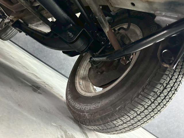 ジムニー ワイルドウインド　車検９年１０月　ターボ　４ＷＤ　５ＭＴ　マニュアルギヤシフト　ＣＤ　ＭＤ　カセット　ＡＢＳ　ＳＲＳエアバッグ　パワステ　パワーウィンドウ　シートヒーター　アルミホイール　フォグランプ（9枚目）