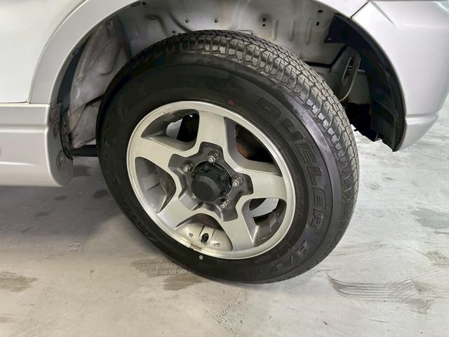 ジムニー ワイルドウインド　車検９年１０月　ターボ　４ＷＤ　５ＭＴ　マニュアルギヤシフト　ＣＤ　ＭＤ　カセット　ＡＢＳ　ＳＲＳエアバッグ　パワステ　パワーウィンドウ　シートヒーター　アルミホイール　フォグランプ（30枚目）