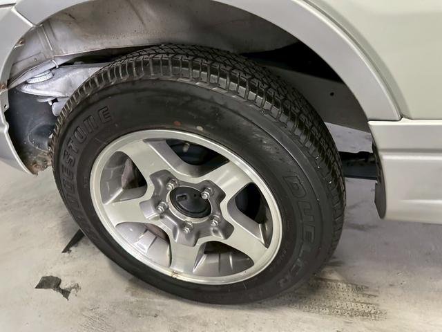 ジムニー ワイルドウインド　車検９年１０月　ターボ　４ＷＤ　５ＭＴ　マニュアルギヤシフト　ＣＤ　ＭＤ　カセット　ＡＢＳ　ＳＲＳエアバッグ　パワステ　パワーウィンドウ　シートヒーター　アルミホイール　フォグランプ（42枚目）