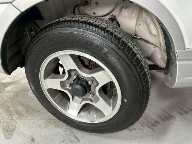 ジムニー ワイルドウインド　車検９年１０月　ターボ　４ＷＤ　５ＭＴ　マニュアルギヤシフト　ＣＤ　ＭＤ　カセット　ＡＢＳ　ＳＲＳエアバッグ　パワステ　パワーウィンドウ　シートヒーター　アルミホイール　フォグランプ（54枚目）