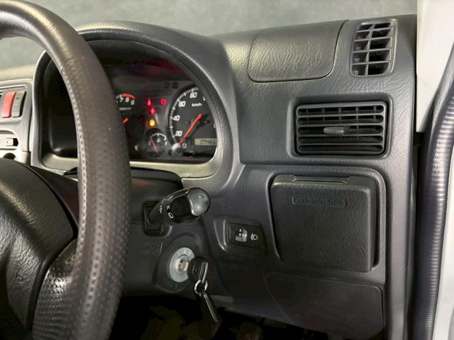 アクティバン SDX 車検9年11月 4WD 5MT マニュアルギヤシフト キーレス ラジオ ABS SRSエアバッグ ヘッドライトレベライザー パワステ パワーウィンドウ(17枚目)