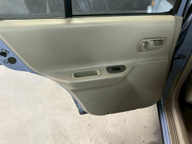 ラシーン ｆｔ　タイプＩＩ　車検８年１０月　４ＷＤ　オートギヤシフト　カセットデッキ　ＡＢＳ　ＳＲＳエアバッグ　パワステ　パワーウィンドウ　４ＡＴ（11枚目）