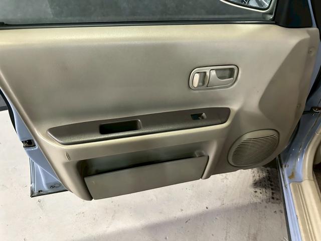 ラシーン ｆｔ　タイプＩＩ　車検８年１０月　４ＷＤ　オートギヤシフト　カセットデッキ　ＡＢＳ　ＳＲＳエアバッグ　パワステ　パワーウィンドウ　４ＡＴ（29枚目）