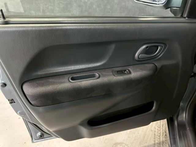 Ｋｅｉワークス ベースグレード　車検９年１月　ターボ　５ＭＴ　マニュアルギヤシフト　キーレス　社外サスペンション　柿本マフラー　ＡＢＳ　ＳＲＳエアバッグ　レカロシート　パワステ　パワーウィンドウ　アルミホイール　ルーフキャリア（15枚目）