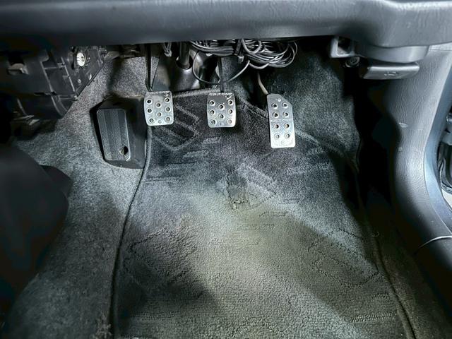 Ｋｅｉワークス ベースグレード　車検９年１月　ターボ　５ＭＴ　マニュアルギヤシフト　キーレス　社外サスペンション　柿本マフラー　ＡＢＳ　ＳＲＳエアバッグ　レカロシート　パワステ　パワーウィンドウ　アルミホイール　ルーフキャリア（30枚目）