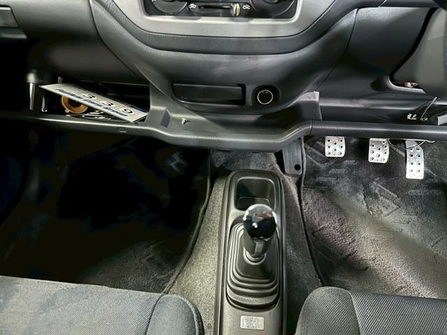 Ｋｅｉワークス ベースグレード　車検９年１月　ターボ　５ＭＴ　マニュアルギヤシフト　キーレス　社外サスペンション　柿本マフラー　ＡＢＳ　ＳＲＳエアバッグ　レカロシート　パワステ　パワーウィンドウ　アルミホイール　ルーフキャリア（52枚目）