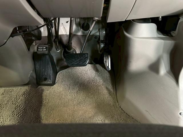 エブリイ ＰＣ　車検９年１１月　４ＷＤ　オートギヤシフト　キーレス　ナビ　ＡＢＳ　ＳＲＳエアバッグ　ヘッドライトレベライザー　パワステ　パワーウィンドウ　ルーフキャリア　３ＡＴ（22枚目）