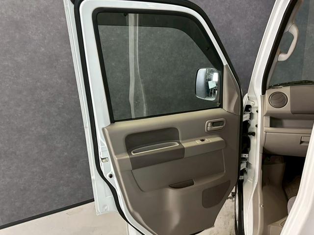 エブリイ ＰＣ　車検９年１１月　４ＷＤ　オートギヤシフト　キーレス　ナビ　ＡＢＳ　ＳＲＳエアバッグ　ヘッドライトレベライザー　パワステ　パワーウィンドウ　ルーフキャリア　３ＡＴ（23枚目）