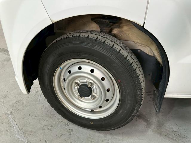 エブリイ ＰＣ　車検９年１１月　４ＷＤ　オートギヤシフト　キーレス　ナビ　ＡＢＳ　ＳＲＳエアバッグ　ヘッドライトレベライザー　パワステ　パワーウィンドウ　ルーフキャリア　３ＡＴ（24枚目）