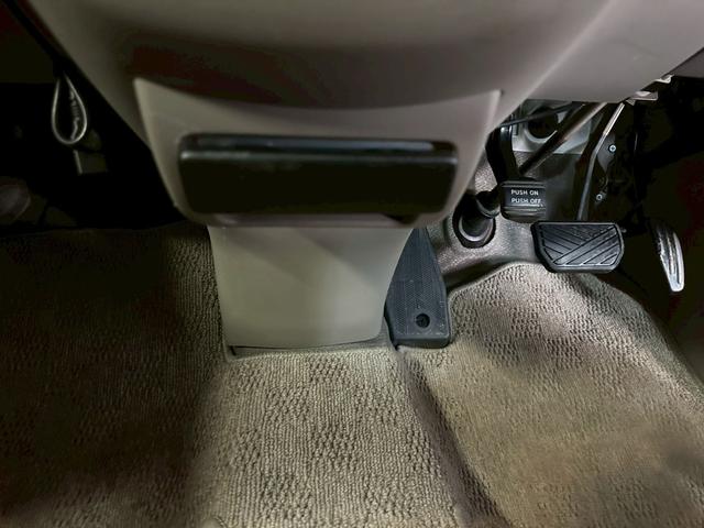 エブリイ ＰＣ　車検９年１１月　４ＷＤ　オートギヤシフト　キーレス　ナビ　ＡＢＳ　ＳＲＳエアバッグ　ヘッドライトレベライザー　パワステ　パワーウィンドウ　ルーフキャリア　３ＡＴ（26枚目）