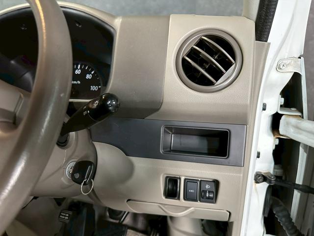 エブリイ ＰＣ　車検９年１１月　４ＷＤ　オートギヤシフト　キーレス　ナビ　ＡＢＳ　ＳＲＳエアバッグ　ヘッドライトレベライザー　パワステ　パワーウィンドウ　ルーフキャリア　３ＡＴ（39枚目）