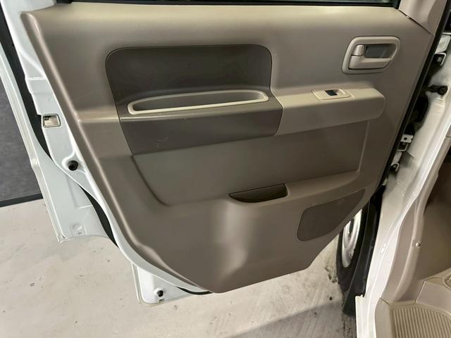 エブリイ ＰＣ　車検９年１１月　４ＷＤ　オートギヤシフト　キーレス　ナビ　ＡＢＳ　ＳＲＳエアバッグ　ヘッドライトレベライザー　パワステ　パワーウィンドウ　ルーフキャリア　３ＡＴ（40枚目）