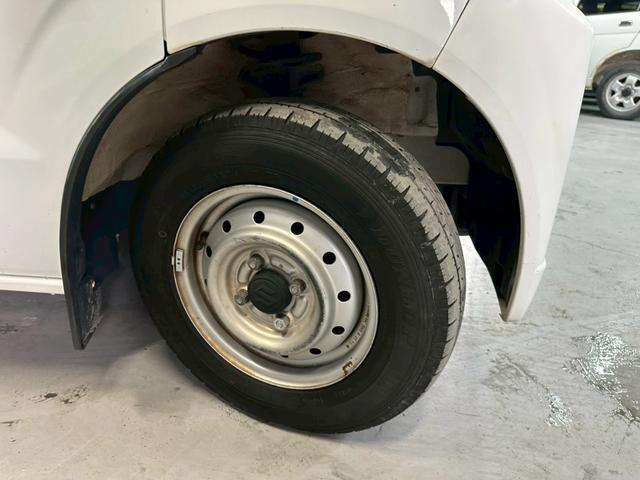 エブリイ ＰＣ　車検９年１１月　４ＷＤ　オートギヤシフト　キーレス　ナビ　ＡＢＳ　ＳＲＳエアバッグ　ヘッドライトレベライザー　パワステ　パワーウィンドウ　ルーフキャリア　３ＡＴ（45枚目）