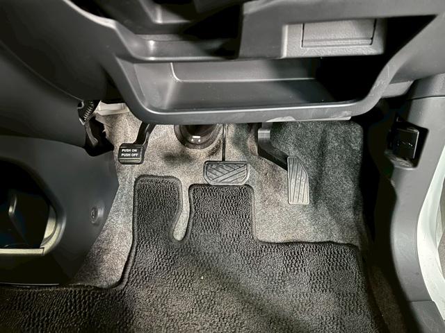 ワゴンR FX 車検9年11月 4WD オートギヤシフト キーレス キー2本 CD ABS SRSエアバッグ ヘッドライトレベライザー パワステ パワーウィンドウ シートヒーター アイドリングストップ CVT(18枚目)