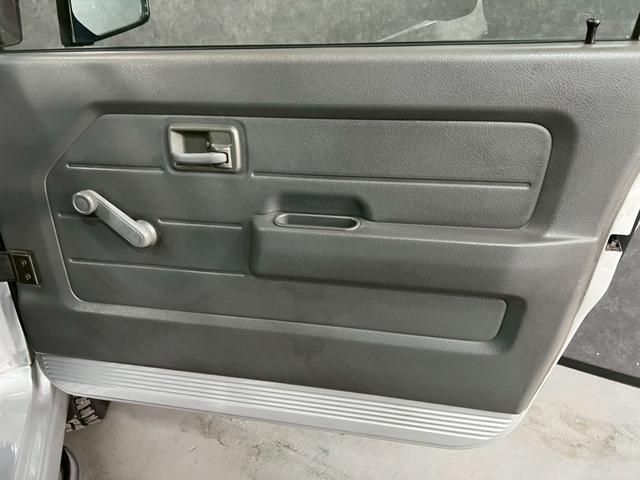 ジムニー ランドベンチャー 車検9年8月 ターボ 4WD 5MT マニュアルギヤシフト キーレス キー2本 カセット アルミホイール フォグランプ(32枚目)