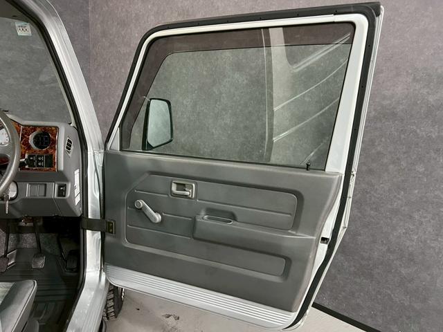 ジムニー ランドベンチャー 車検9年8月 ターボ 4WD 5MT マニュアルギヤシフト キーレス キー2本 カセット アルミホイール フォグランプ(51枚目)